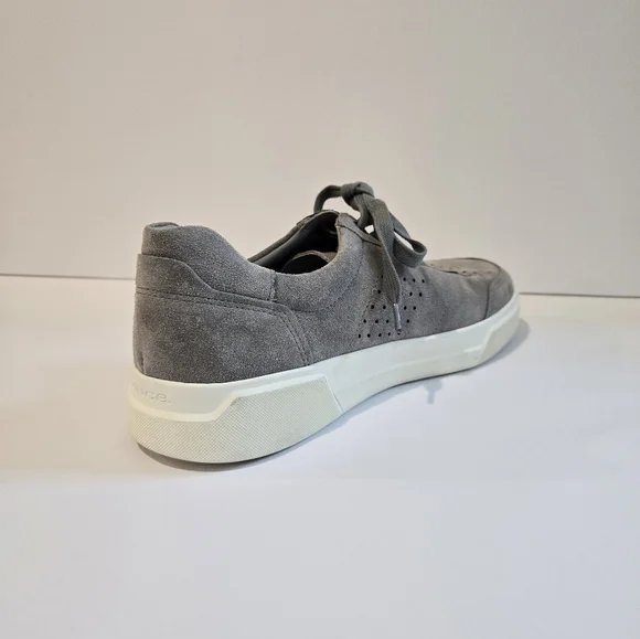 VINCE BRADY SUEDE SNEAKERS 8.5